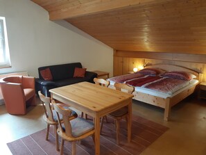 Interior - Comfortably furnished vacation apartment for 6 people at the Bavarian Forest National Park (Sankt Oswald-Riedlhütte)