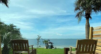 Escape to Gulf Beach Getaway! (Pet friendly)