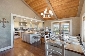 Dining - Temecula Wine Country Home on 5 Acre Vineyard (Temecula)