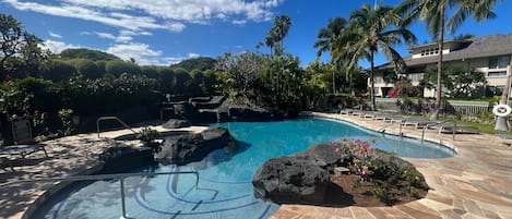 Piscina all'aperto, una piscina riscaldata