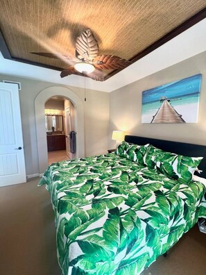 Zimmersafe, Schreibtisch, Bügeleisen/Bügelbrett, Reisekinderbett