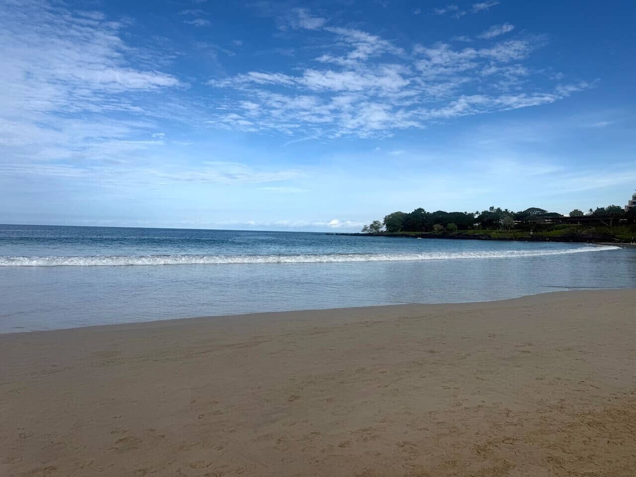 Beach nearby, sun-loungers, beach towels