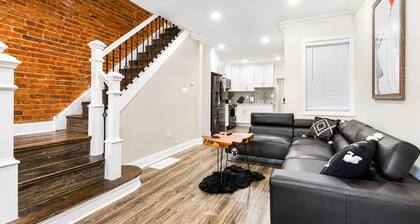 Stylish, Fun and Cozy | Pool table, Dart board and Parking