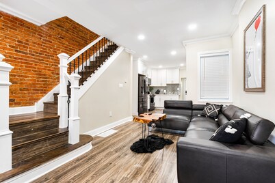 Stylish, Fun and Cozy | Pool table, Dart board and Parking