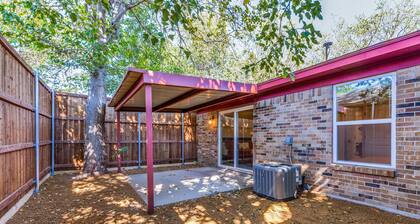 2bed/1bath Spacious Townhome in Fort Worth Near I-30