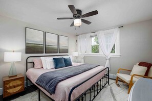 3 soverom, strykejern/-brett, reiseseng for barn og wi-fi