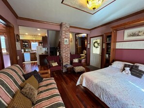 1 bedroom, desk, WiFi, wheelchair access