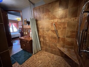 Shower, hair dryer, towels - Four Winds - 1st Floor (Saint Ansgar)