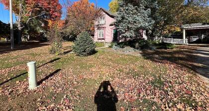 Green Gables - 2nd Floor with Private Entrance