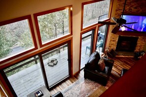 Smart-TV, peis, videospill og fotballspill