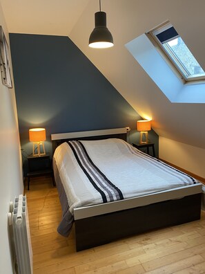 2 bedrooms, travel cot, free WiFi, bed sheets - Gite "La petite maison (Caumont-sur-Aure)