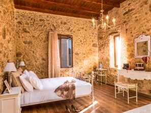 3 bedrooms, desk, iron/ironing board, travel cot