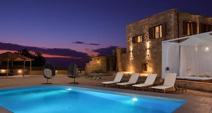 VillaMalaxa Private Luxury with amazing Views all over the city