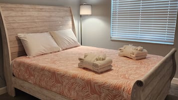 3 slaapkamers, een strijkplank/strijkijzer, reisbedje, gratis wifi