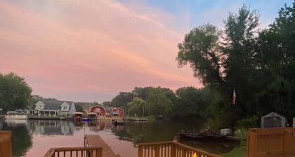 Newly remodeled LAKE HOUSE with HOT TUB, Game Room, Large DECK on PAW PAW LAKE