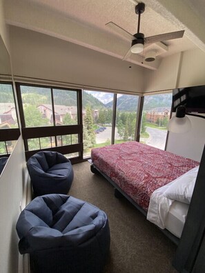 1 habitación, tabla de planchar con plancha, wifi gratis y ropa de cama