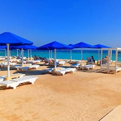 Private beach, white sand, beach umbrellas, beach towels