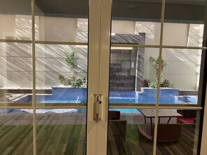 Innenpool, Außenpool