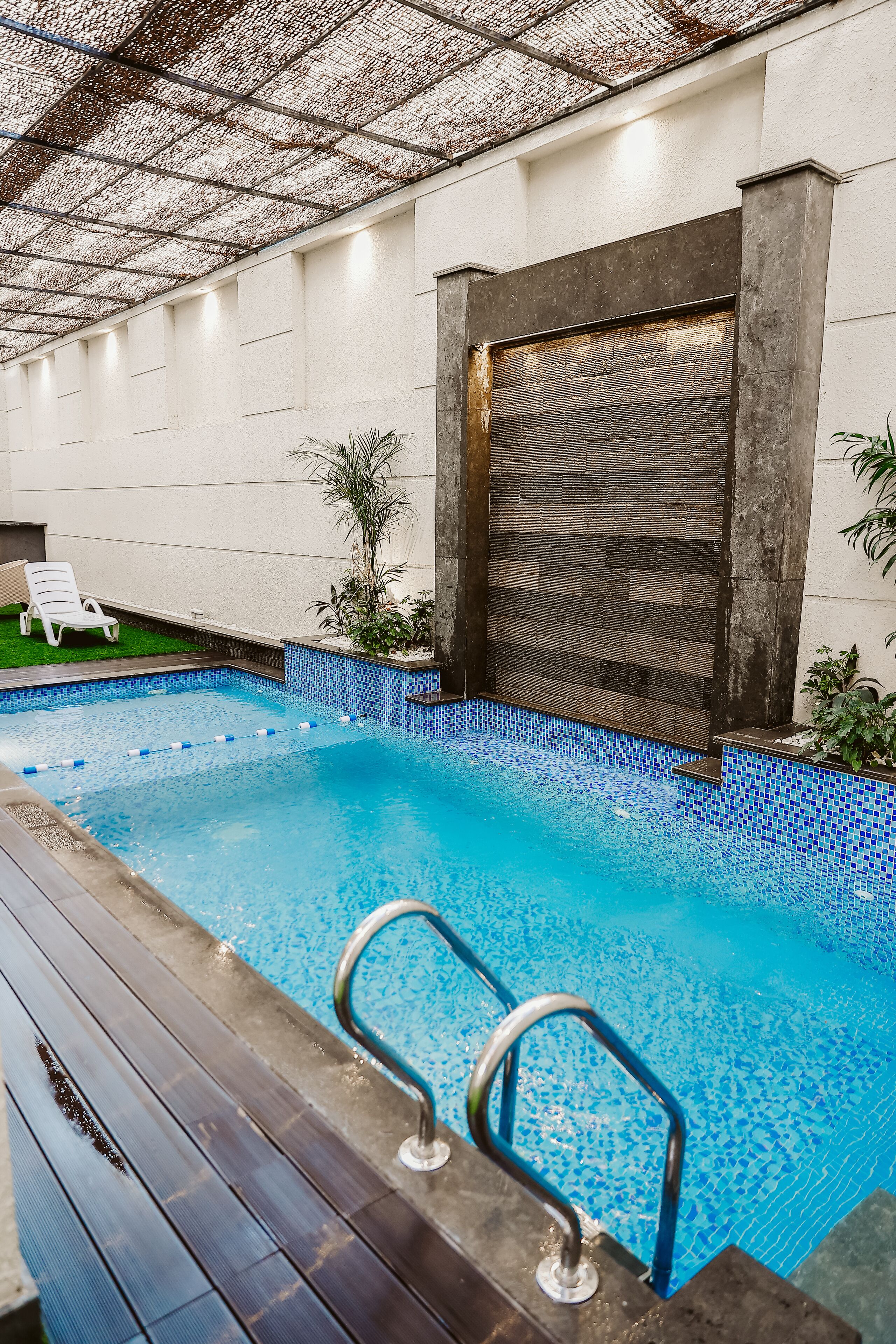 Sisäuima-allas, ulkouima-allas