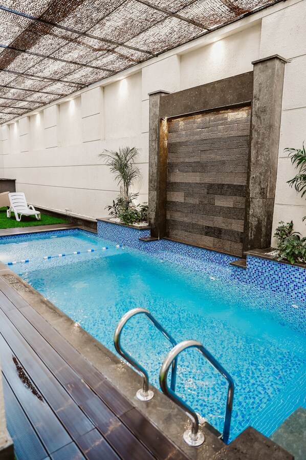 Piscine couverte, piscine extérieure