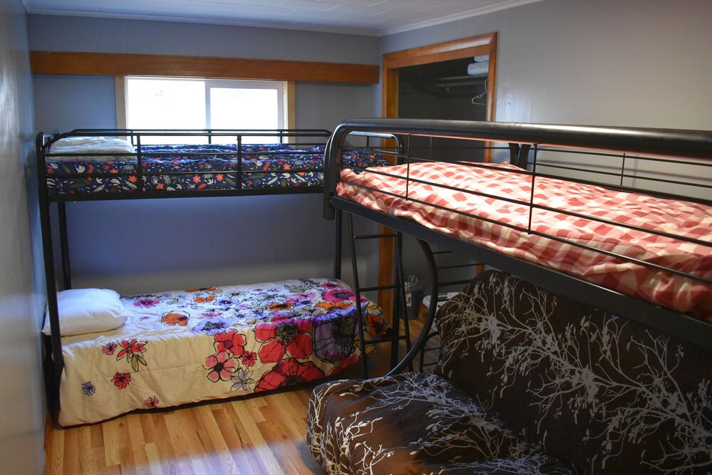 Cozy Nothwoods home next to ATV/Snowmobile trails Laona Vrbo