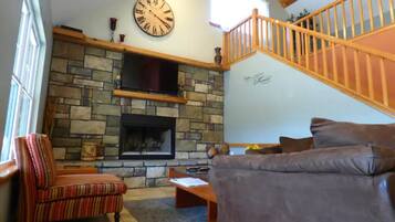 Televisor, llar de foc i estèreo