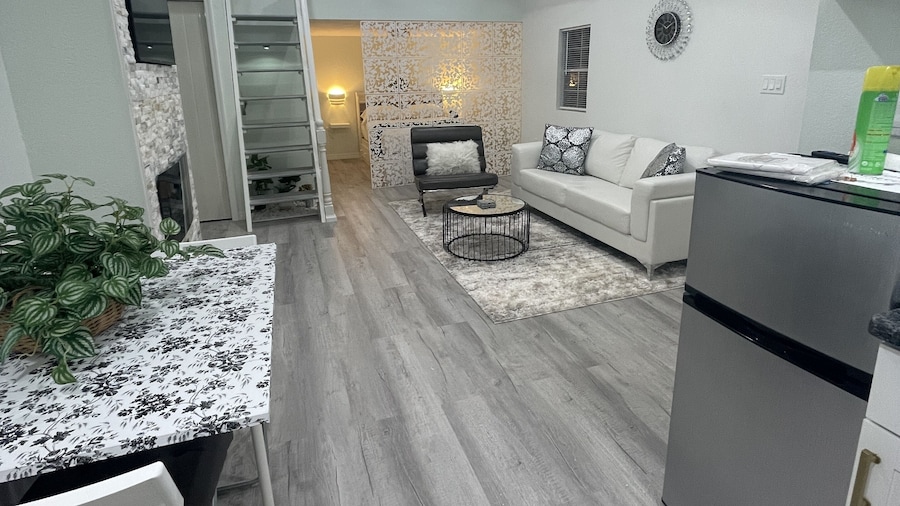 The Tiny Cottage in The Springs