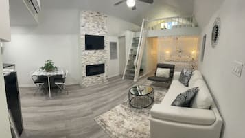 Design Room | Living area | 40-inch Smart TV with digital channels, TV