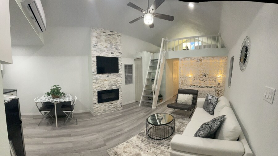 The Tiny Cottage in The Springs