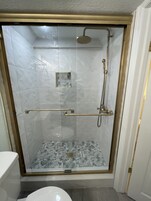 Design Room | Bathroom | Free toiletries, slippers, towels, soap