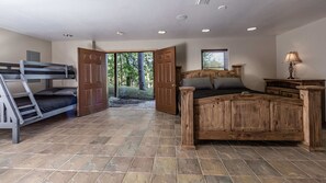 6 bedrooms, bed sheets