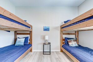 3 habitaciones, escritorio, tabla de planchar con plancha y wifi gratis 