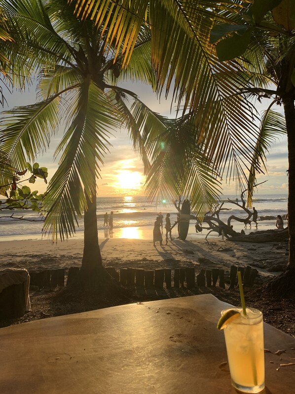 Beach nearby, sun-loungers, beach towels