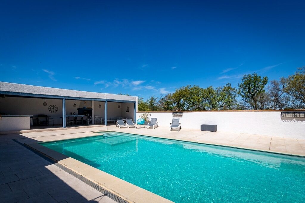 حمّام سباحة خارجي، حمّام سباحة مُدفَّأ