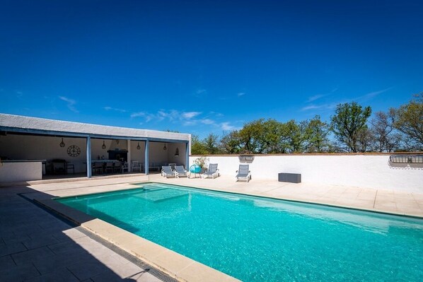 Piscine extérieure, piscine chauffée