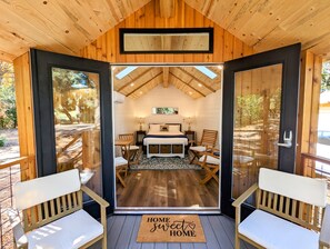 Deluxe-Ferienhütte, 1 Queen-Bett, Terrasse, Gartenblick