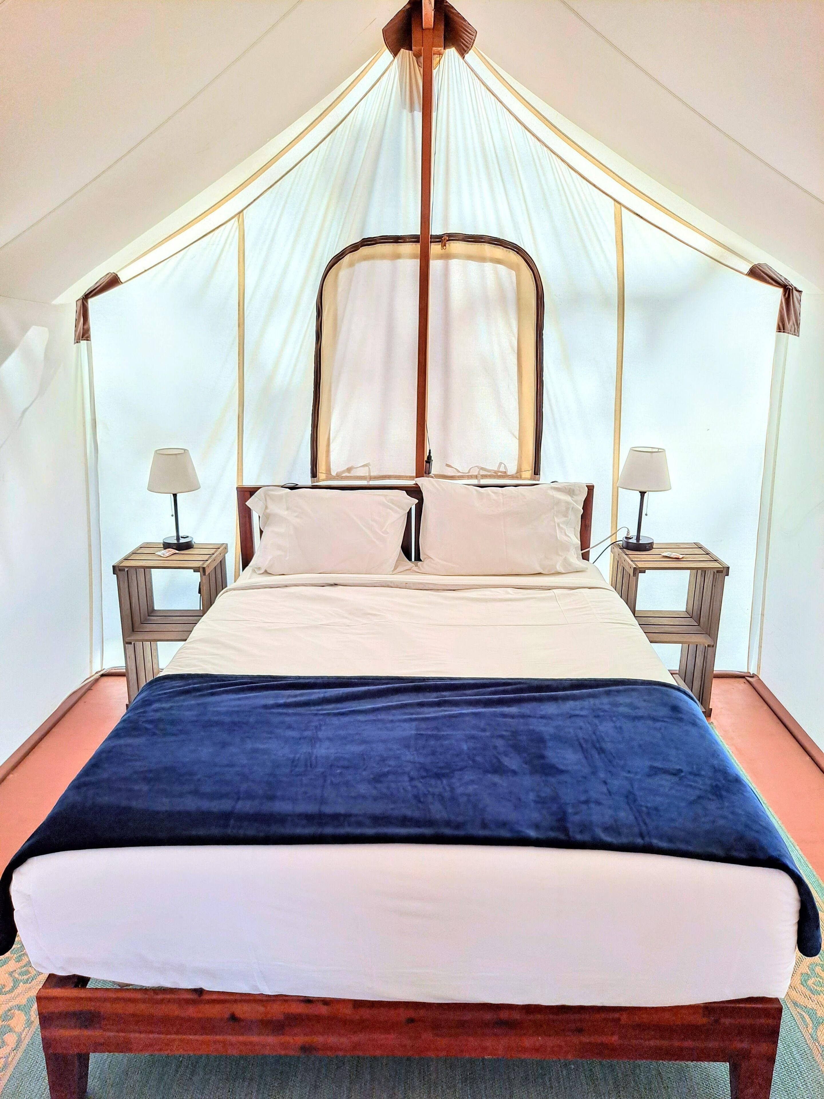 Espacio para trabajar con laptop, wifi gratis y ropa de cama 