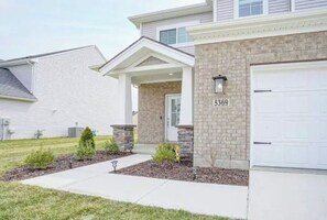 Exterior - Newburgh Newsie - 3BR, 2.5BA, Gym, Patio, New Construction in Amazing Location! (Newburgh)