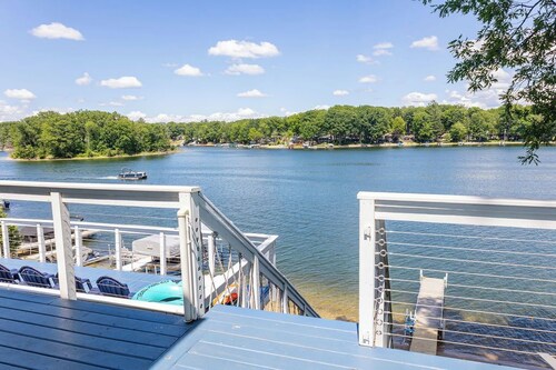 Lakefront Cottage- big enough for your family,  plus more!