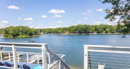 Lakefront Cottage- big enough for your family, plus more!