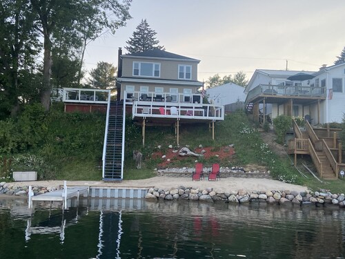 Lakefront Cottage- big enough for your family,  plus more!