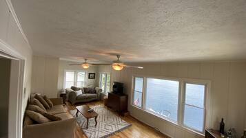 TV connectée, lecteur de DVD, livres, vidéothÚque