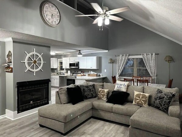 Smart TV, fireplace, ping pong, books