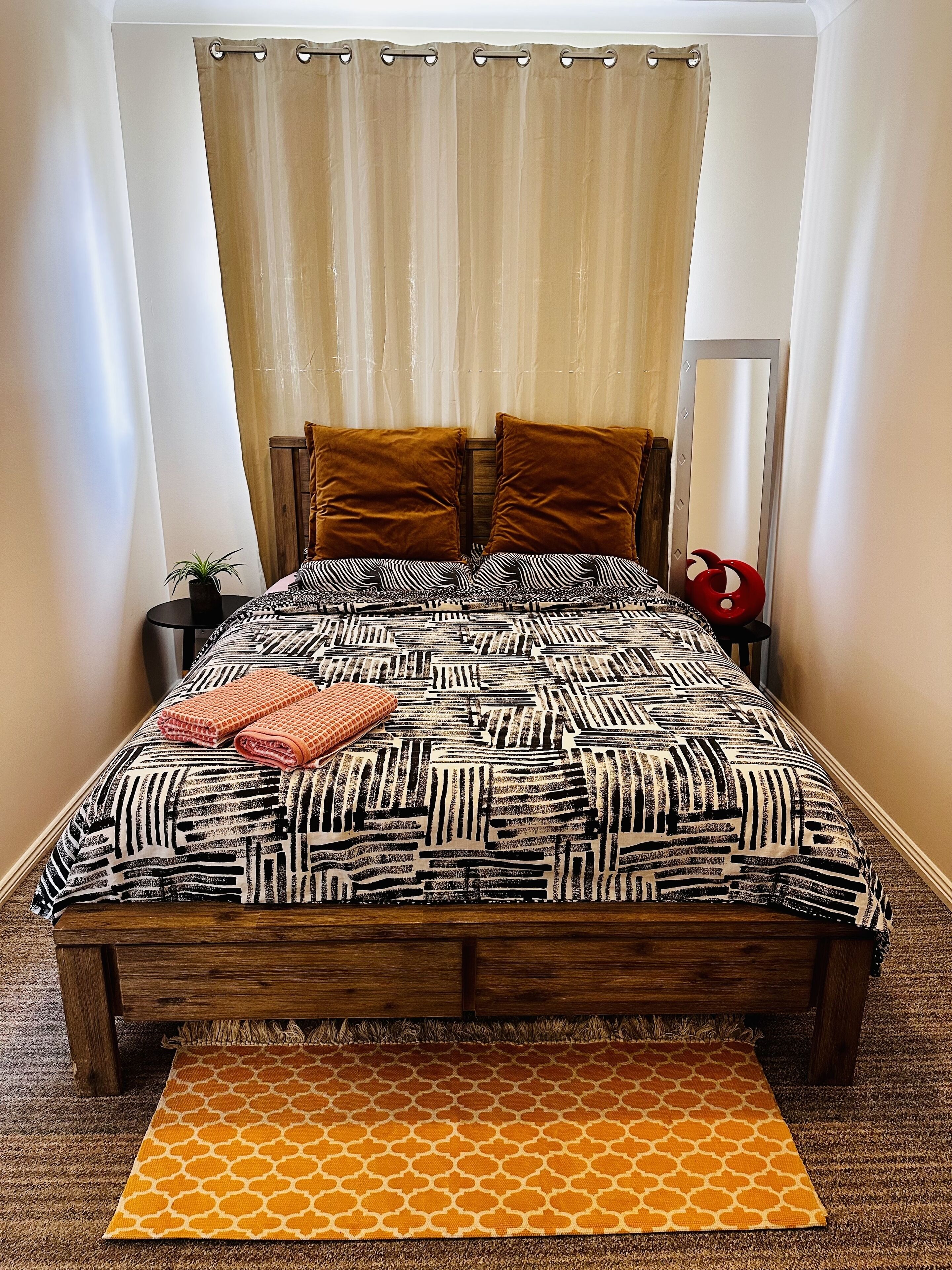 2 bedrooms, desk, iron/ironing board, travel cot