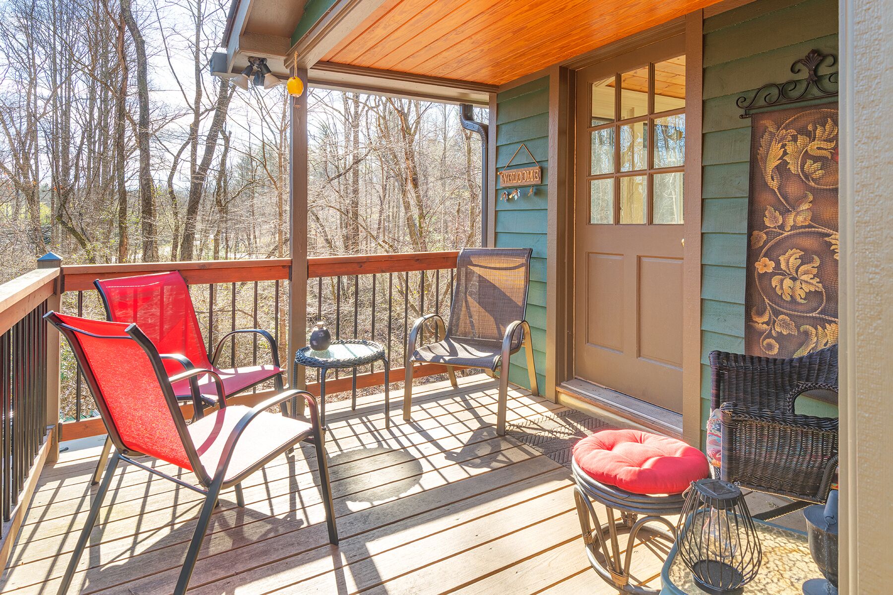 Serene, wooded setting close to Asheville/Hendersonville/Brevard!