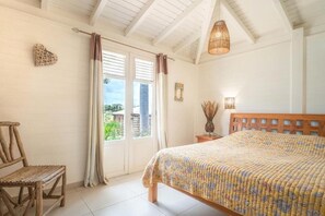 3 bedrooms, desk, iron/ironing board, travel cot - 650m from the sea! Villa TIKITANGA with swimming pool 10x5m (Saint-François)