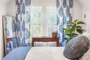 2 bedrooms, iron/ironing board, WiFi