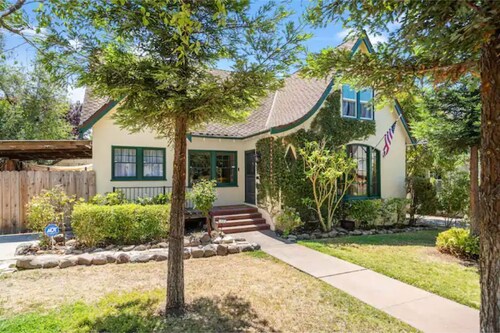 Cozy Historic Tudor in Central N Bay, Wine Country