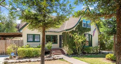 Cozy Historic Tudor in Central N Bay, Wine Country