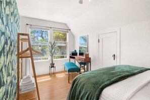2 bedrooms, iron/ironing board, WiFi